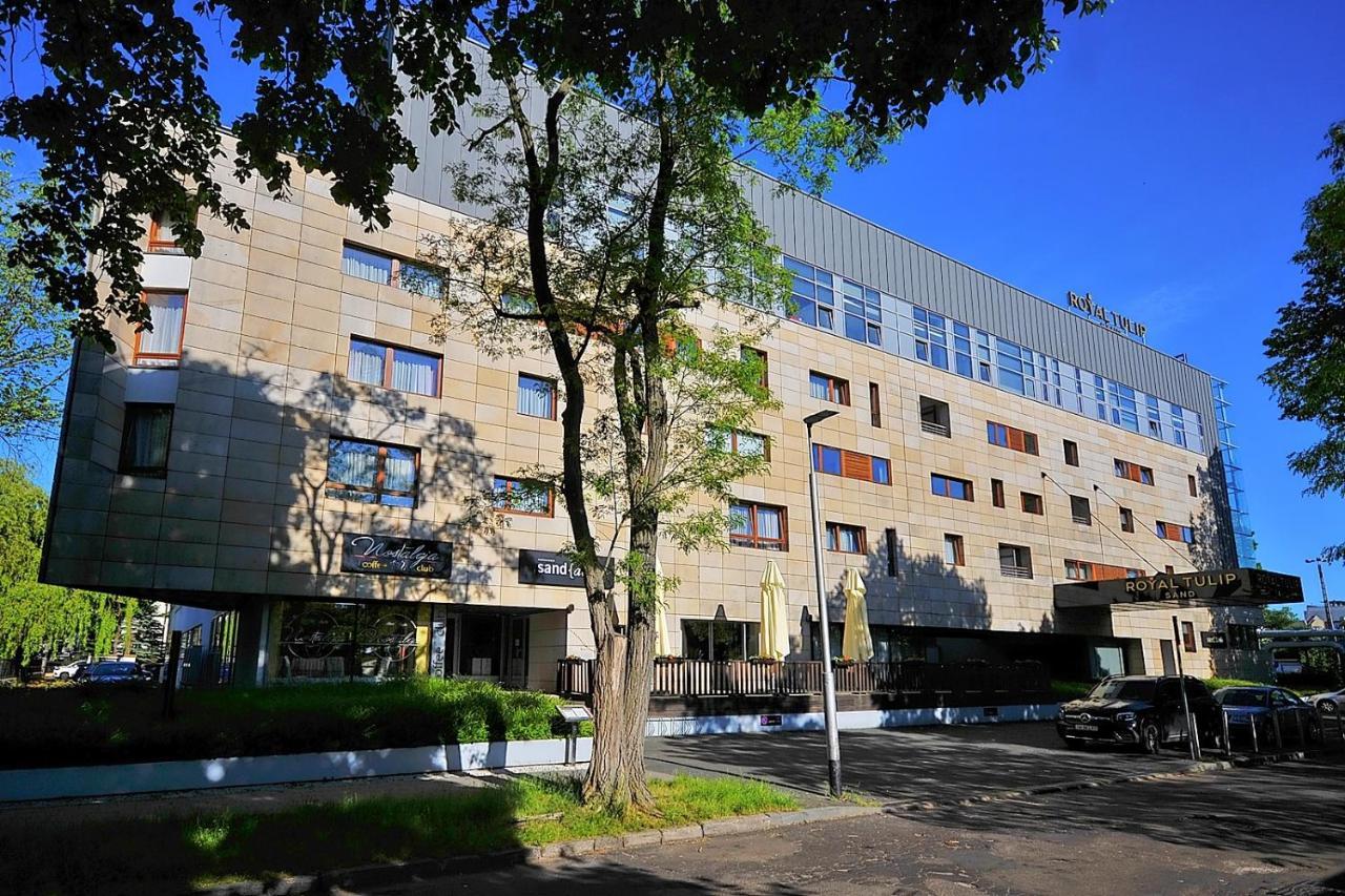 423 W Royal Tulip 200 M Plaza Dobruk Apartment *